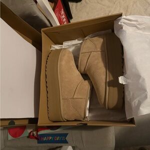 UGG Classic Platform Mini